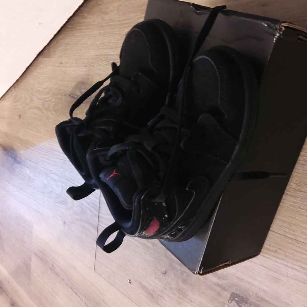 Jordan 1 mid